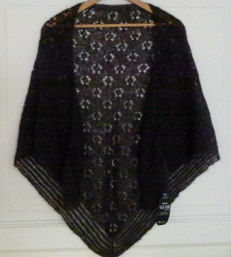 Hjemme strikket sjal i Kid Silk. Sort